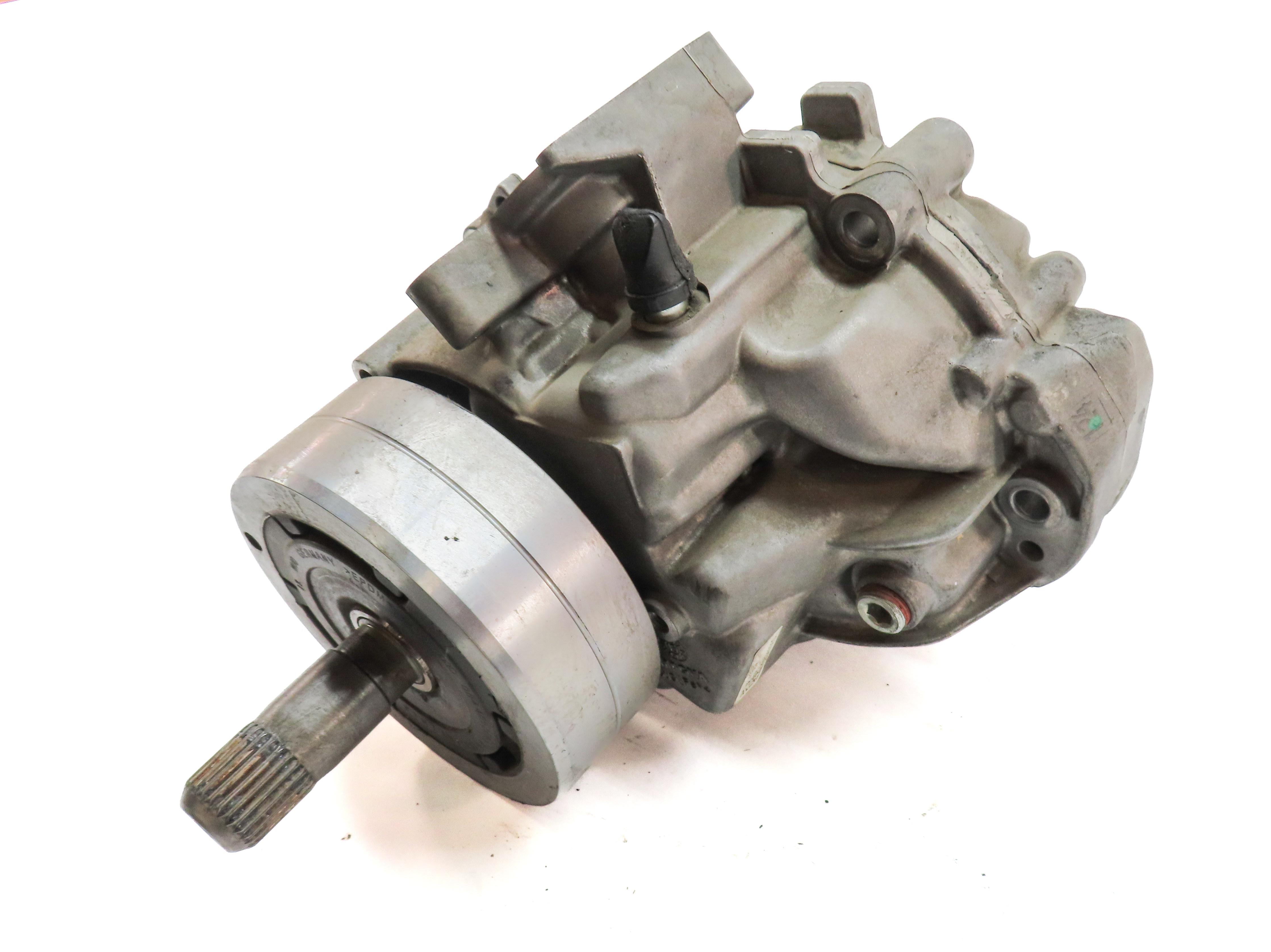2015-2018 PORSCHE MACAN (95B) FRONT TRANSFER CASE ASSEMBLY w/o SHIFT MOTOR — exact item pictured